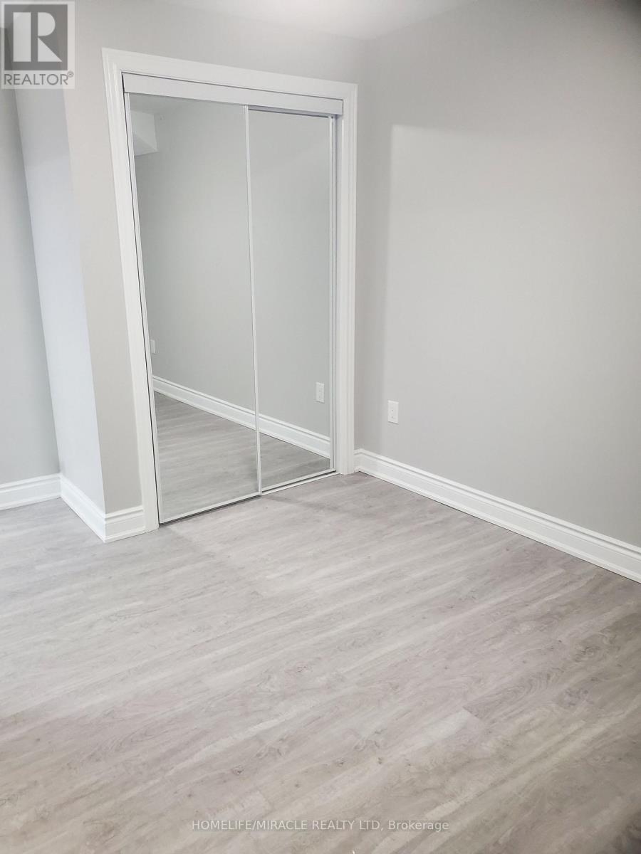 18 Bachelor Street, Brampton, Ontario L7A 4T6 - Photo 11 - W13569752