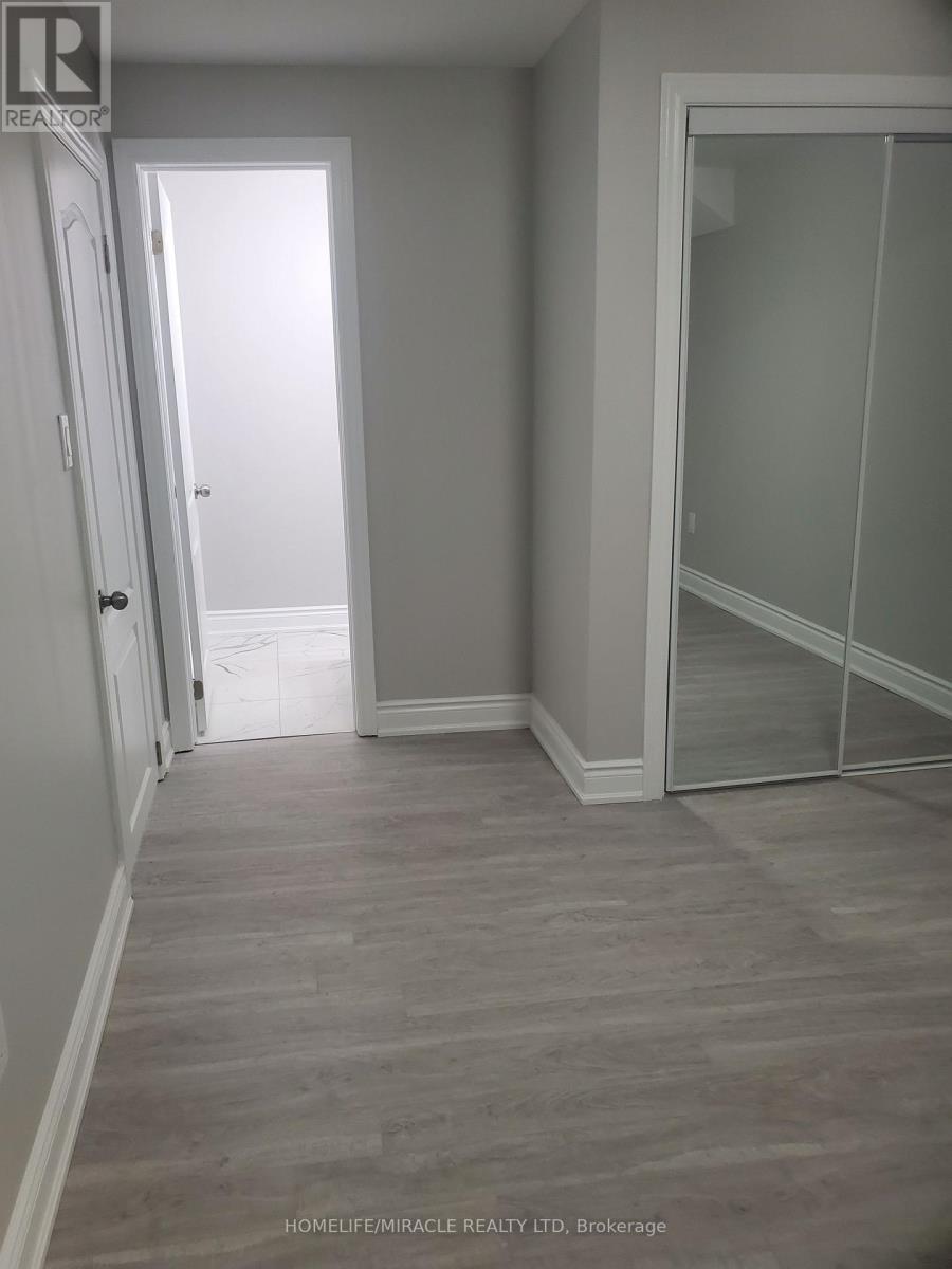18 Bachelor Street, Brampton, Ontario L7A 4T6 - Photo 12 - W13569752