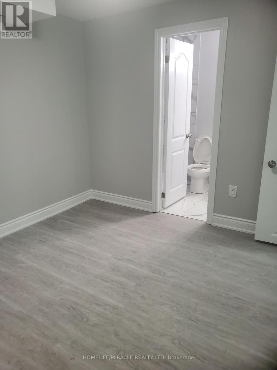 18 Bachelor Street, Brampton, Ontario L7A 4T6 - Photo 14 - W13569752