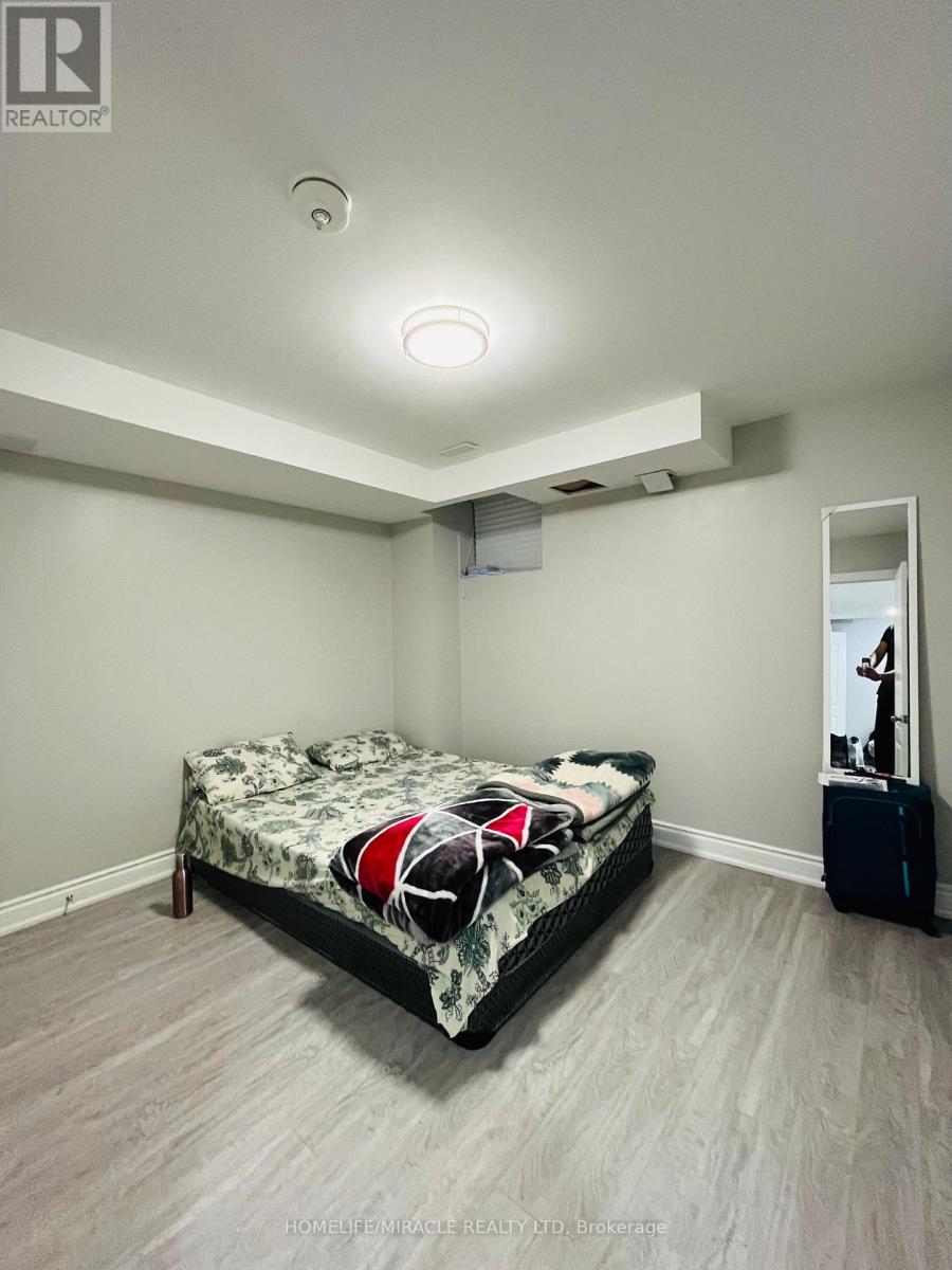18 Bachelor Street, Brampton, Ontario L7A 4T6 - Photo 18 - W13569752