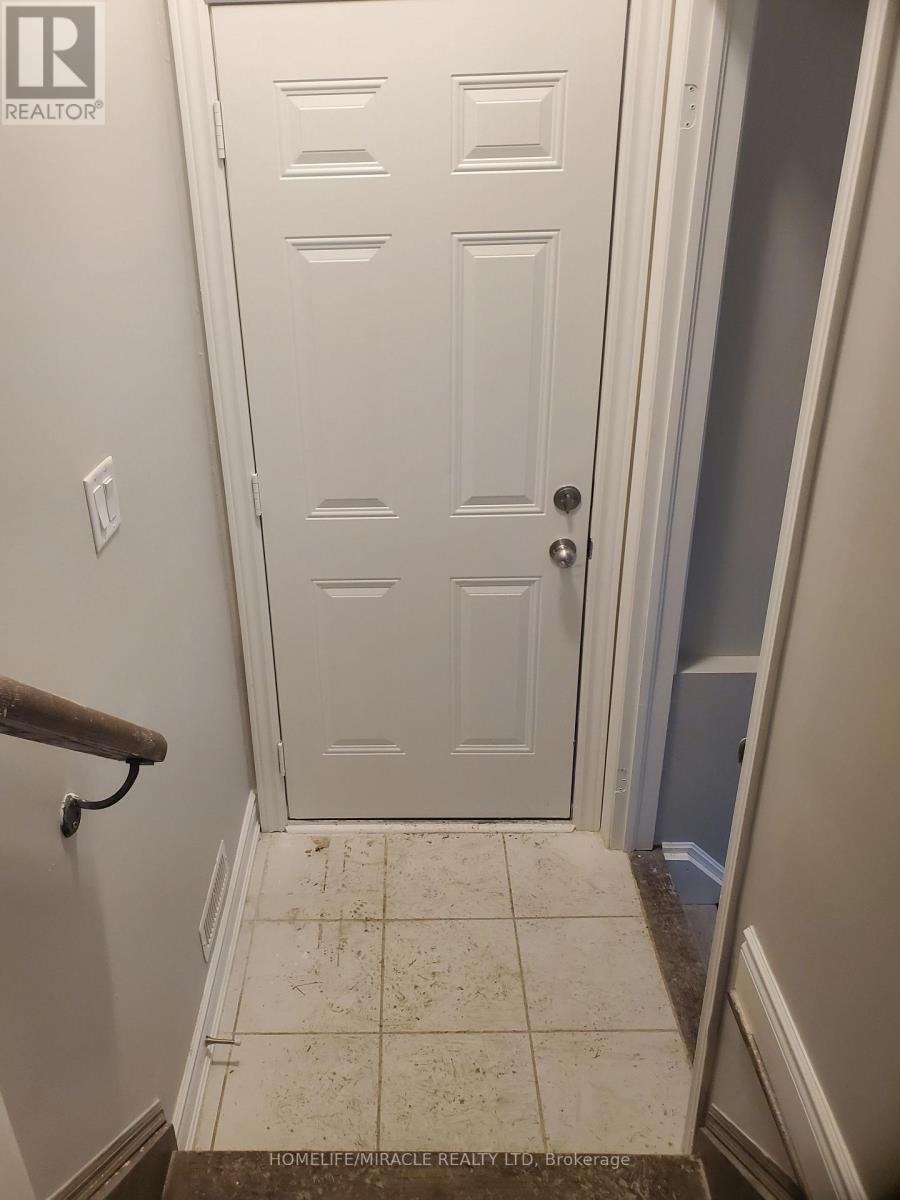 18 Bachelor Street, Brampton, Ontario L7A 4T6 - Photo 2 - W13569752