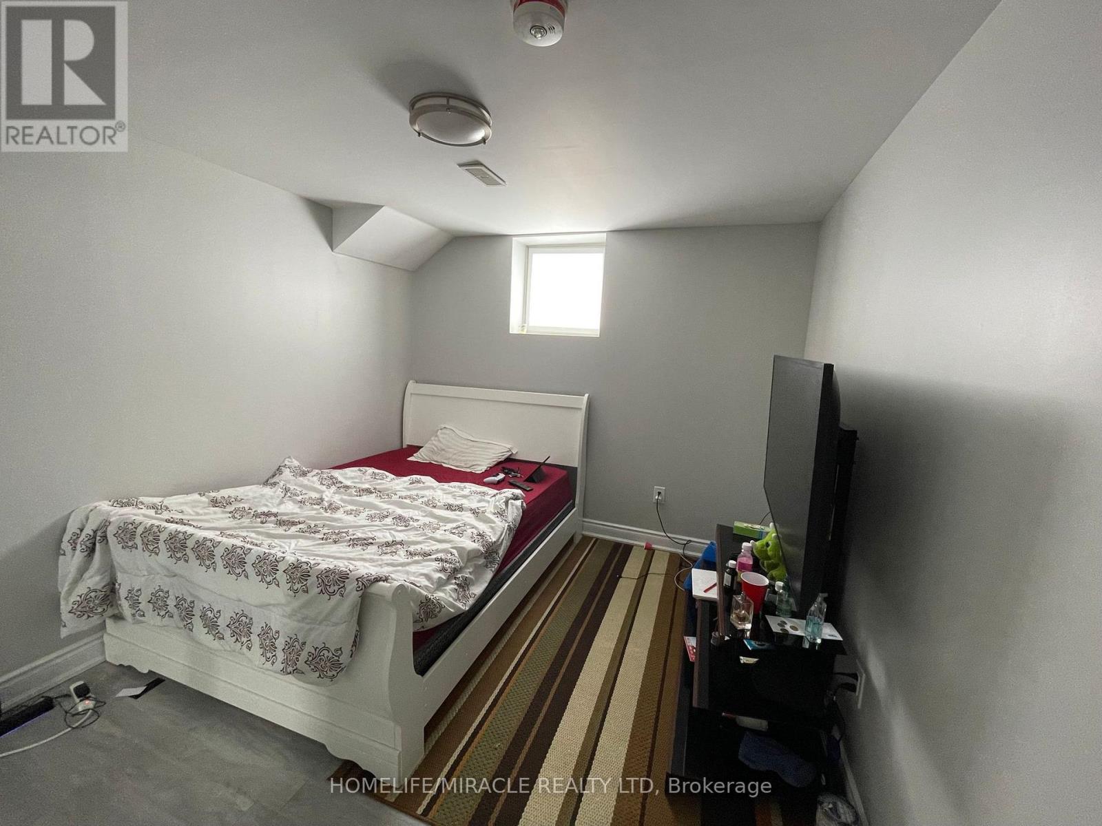 18 Bachelor Street, Brampton, Ontario L7A 4T6 - Photo 20 - W13569752