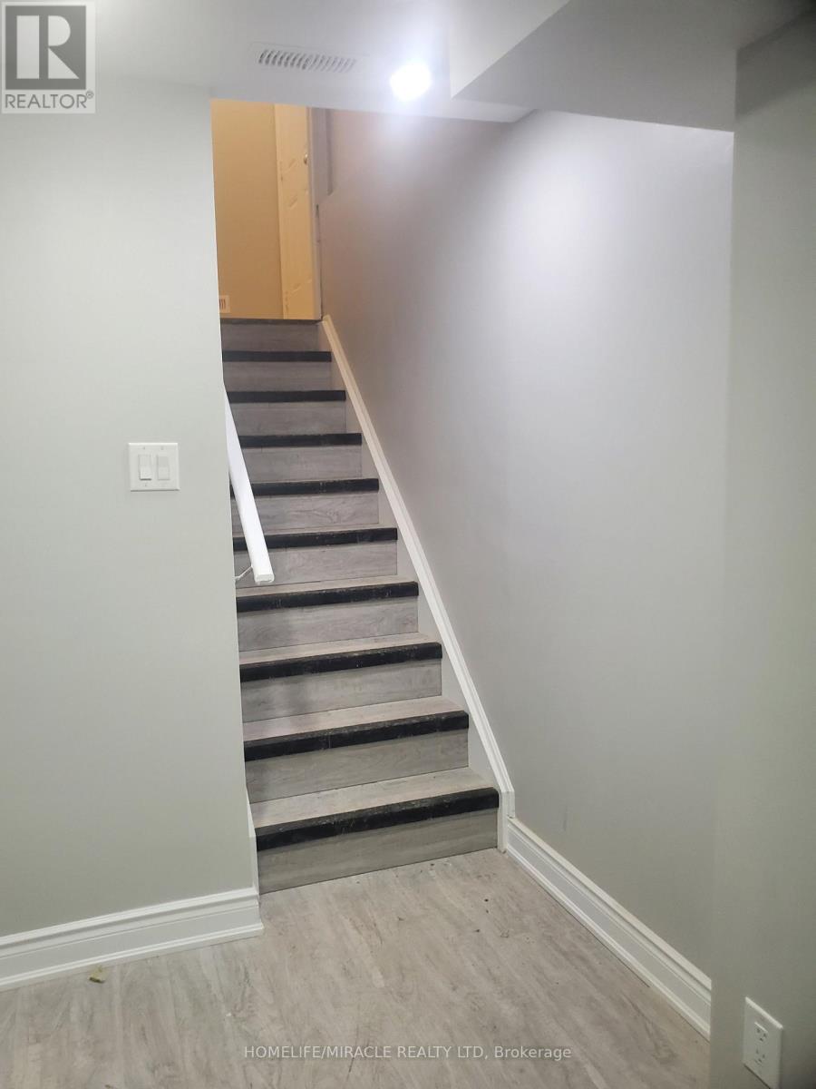 18 Bachelor Street, Brampton, Ontario L7A 4T6 - Photo 3 - W13569752