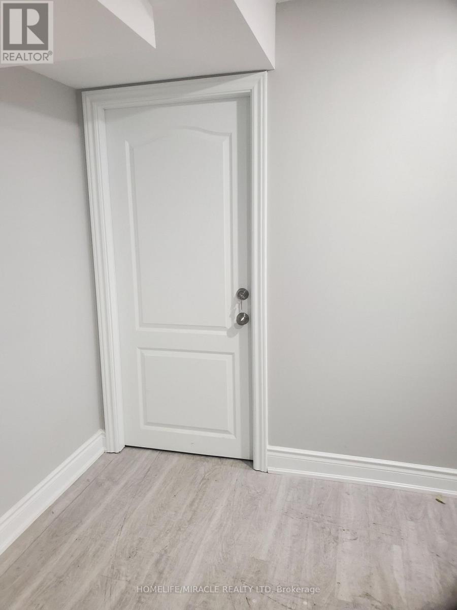 18 Bachelor Street, Brampton, Ontario L7A 4T6 - Photo 4 - W13569752