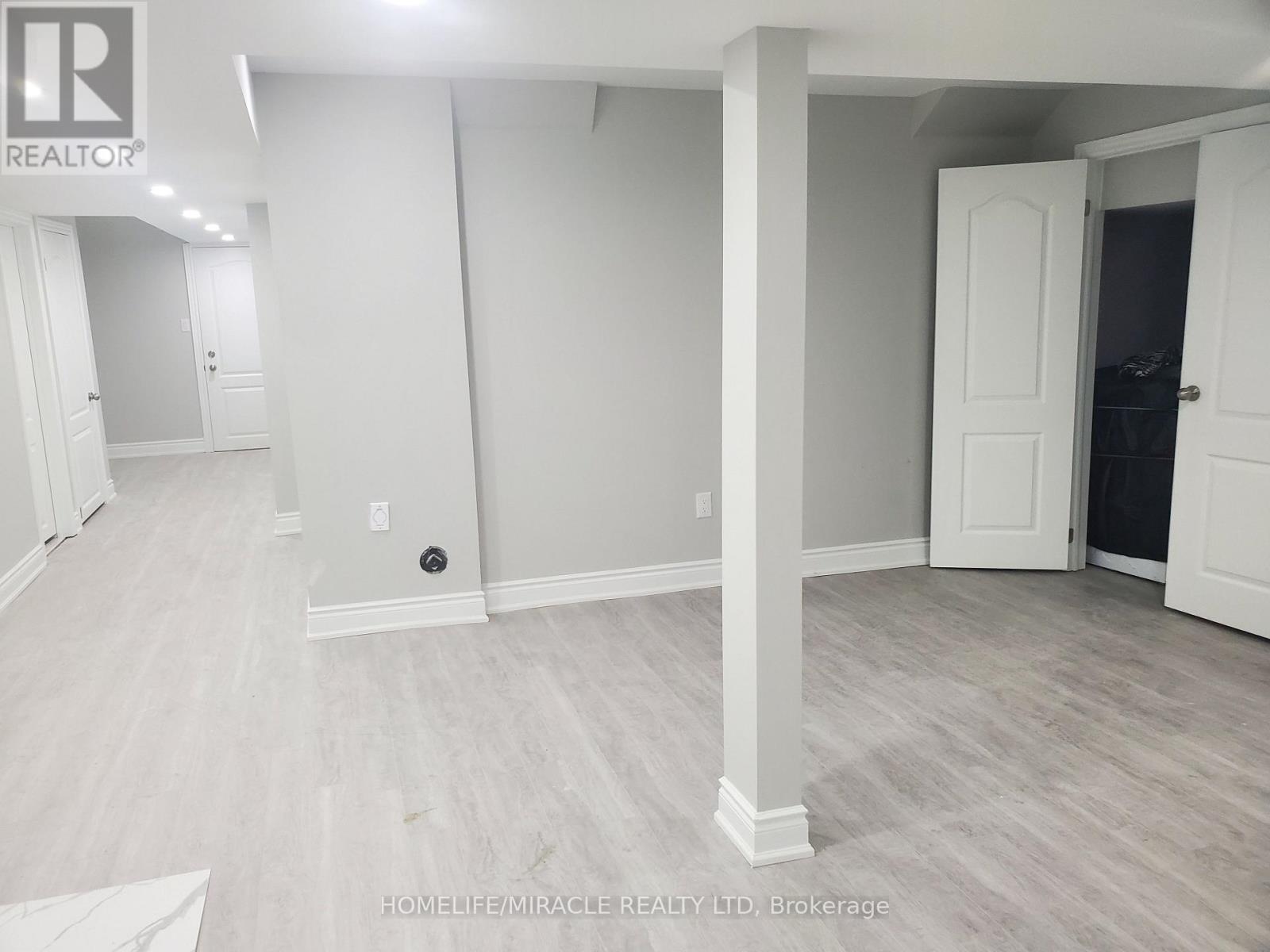 18 Bachelor Street, Brampton, Ontario L7A 4T6 - Photo 5 - W13569752