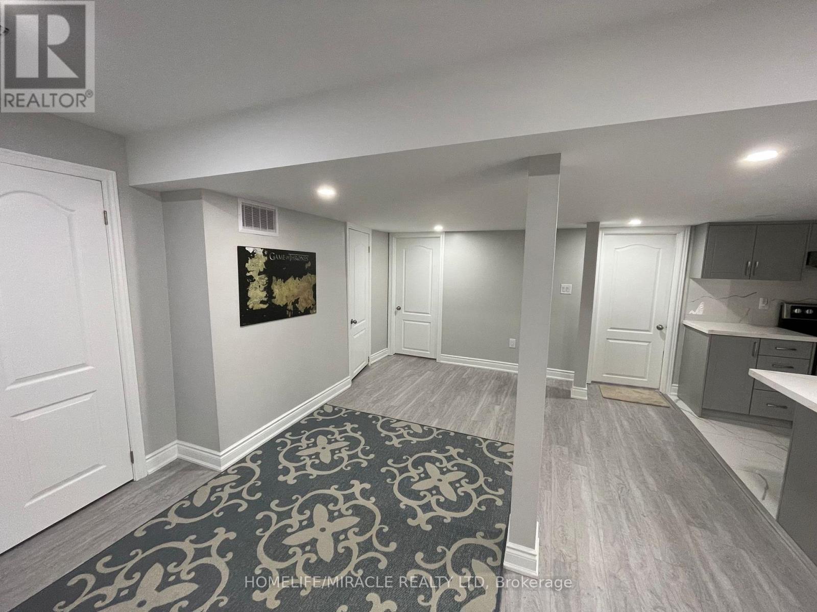 18 Bachelor Street, Brampton, Ontario L7A 4T6 - Photo 6 - W13569752
