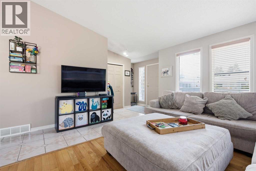 128 Sunvale Crescent Se, Calgary, Alberta  T2X 2S5 - Photo 5 - A2327220