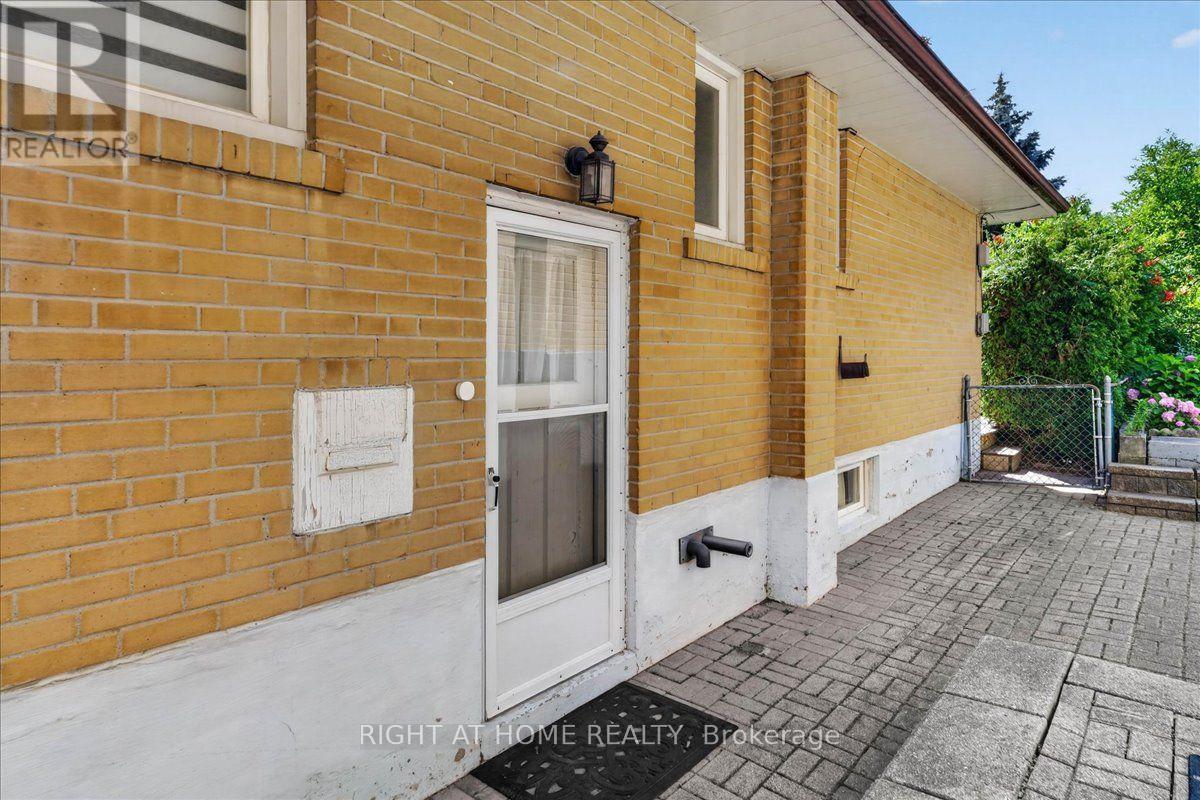 90 Renault Crescent, Toronto, Ontario  M9P 1J6 - Photo 39 - W13569774