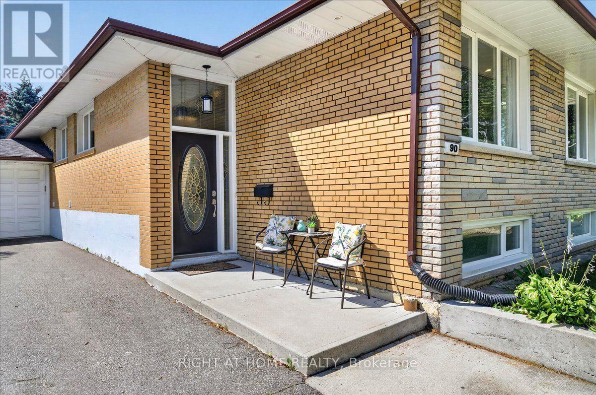 90 Renault Crescent, Toronto, Ontario  M9P 1J6 - Photo 4 - W13569774