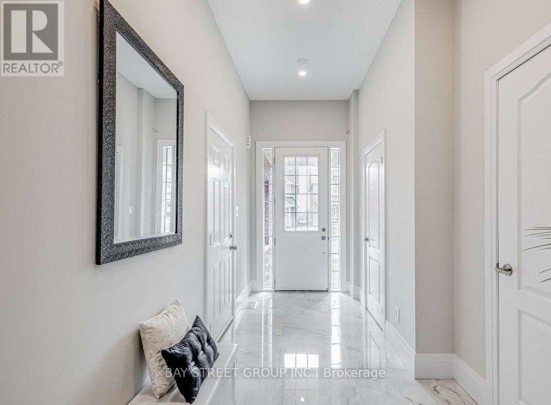 2096 Fiddlers Way, Oakville, Ontario  L6M 0M5 - Photo 4 - W13569786
