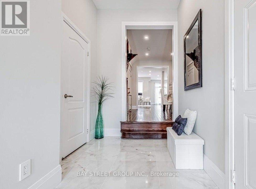 2096 Fiddlers Way, Oakville, Ontario  L6M 0M5 - Photo 9 - W13569786