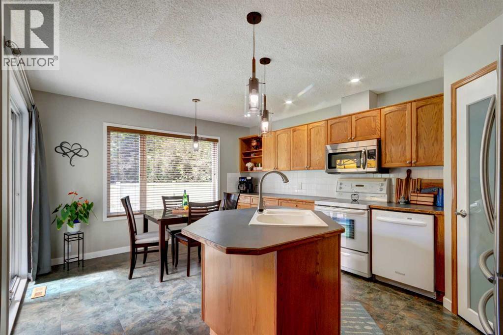 188 Mt Selkirk Close Se, Calgary, Alberta  T2Z 2R5 - Photo 7 - A2325964