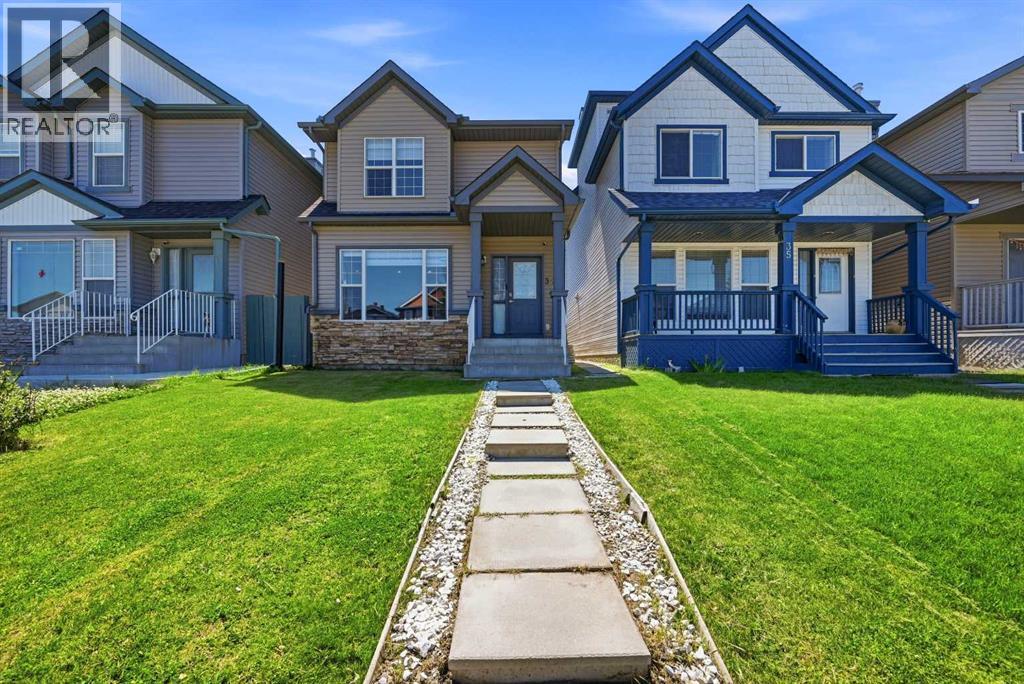 33 Saddlecrest Close NE, Calgary, Alberta
