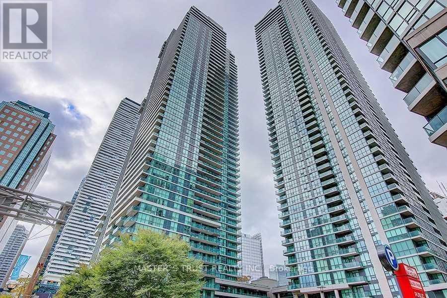 3211 - 18 HARBOUR STREET, Toronto, Ontario