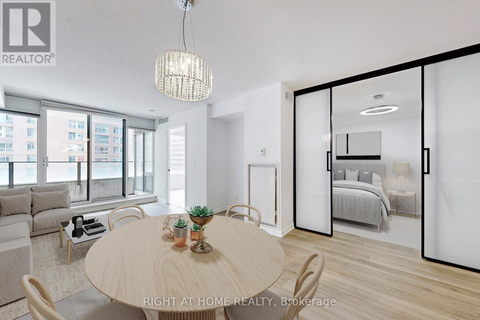 818 - 111 ELIZABETH STREET, Toronto, Ontario