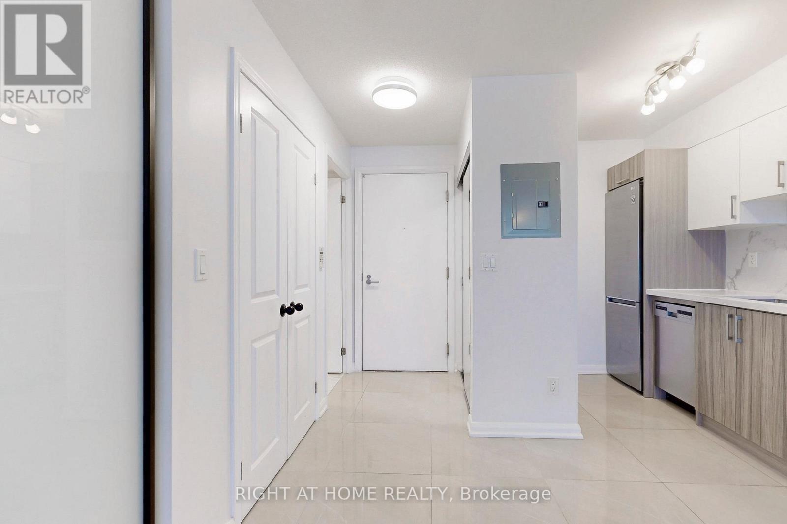 818 - 111 Elizabeth Street, Toronto, Ontario  M5G 1P7 - Photo 14 - C13569820