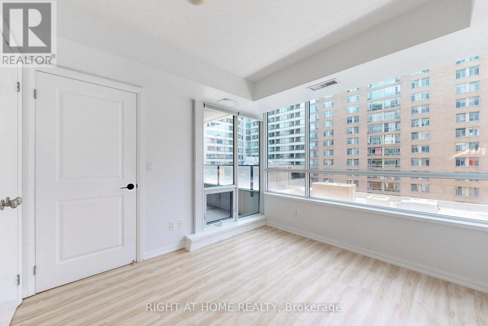 818 - 111 Elizabeth Street, Toronto, Ontario  M5G 1P7 - Photo 15 - C13569820