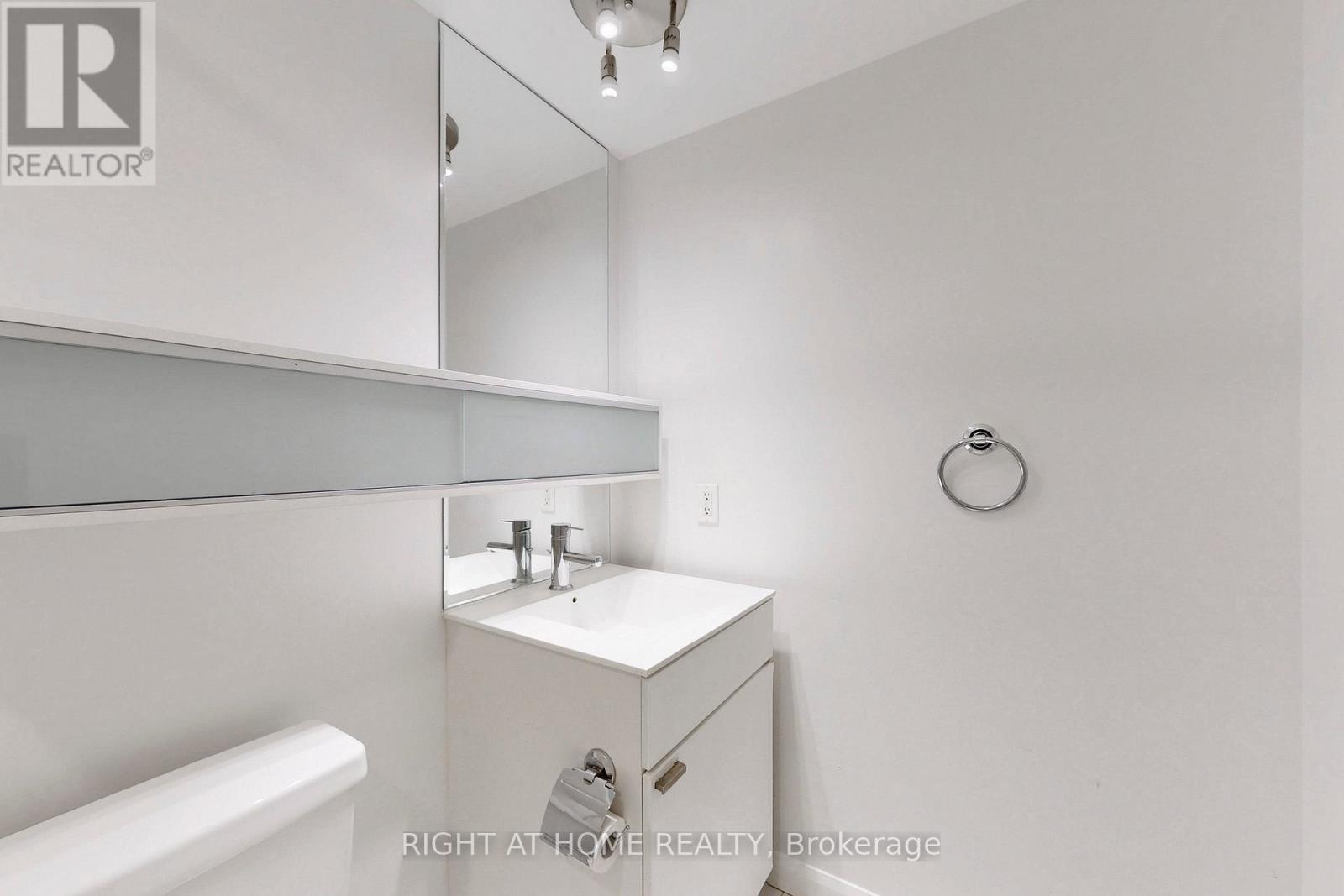 818 - 111 Elizabeth Street, Toronto, Ontario  M5G 1P7 - Photo 18 - C13569820