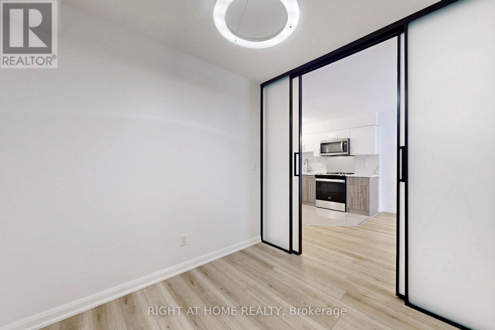 818 - 111 Elizabeth Street, Toronto, Ontario  M5G 1P7 - Photo 21 - C13569820