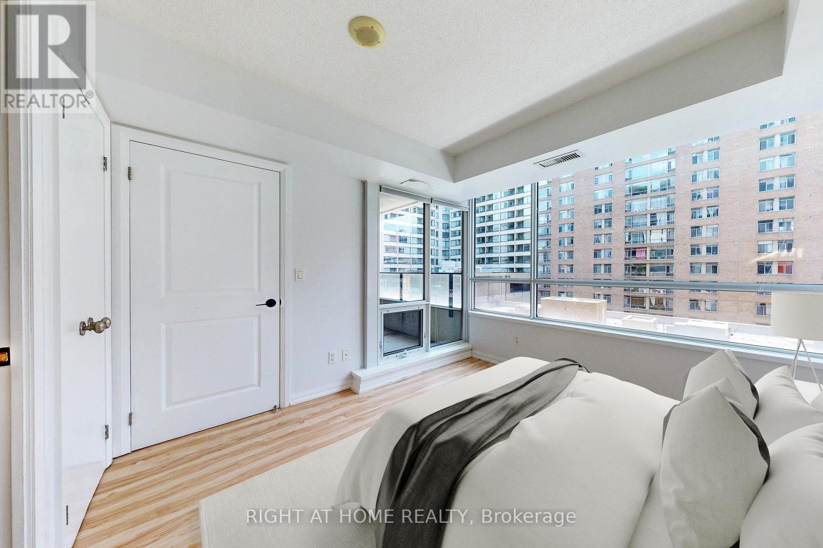 818 - 111 Elizabeth Street, Toronto, Ontario  M5G 1P7 - Photo 3 - C13569820