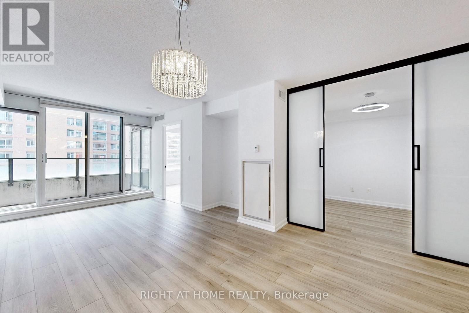 818 - 111 Elizabeth Street, Toronto, Ontario  M5G 1P7 - Photo 9 - C13569820