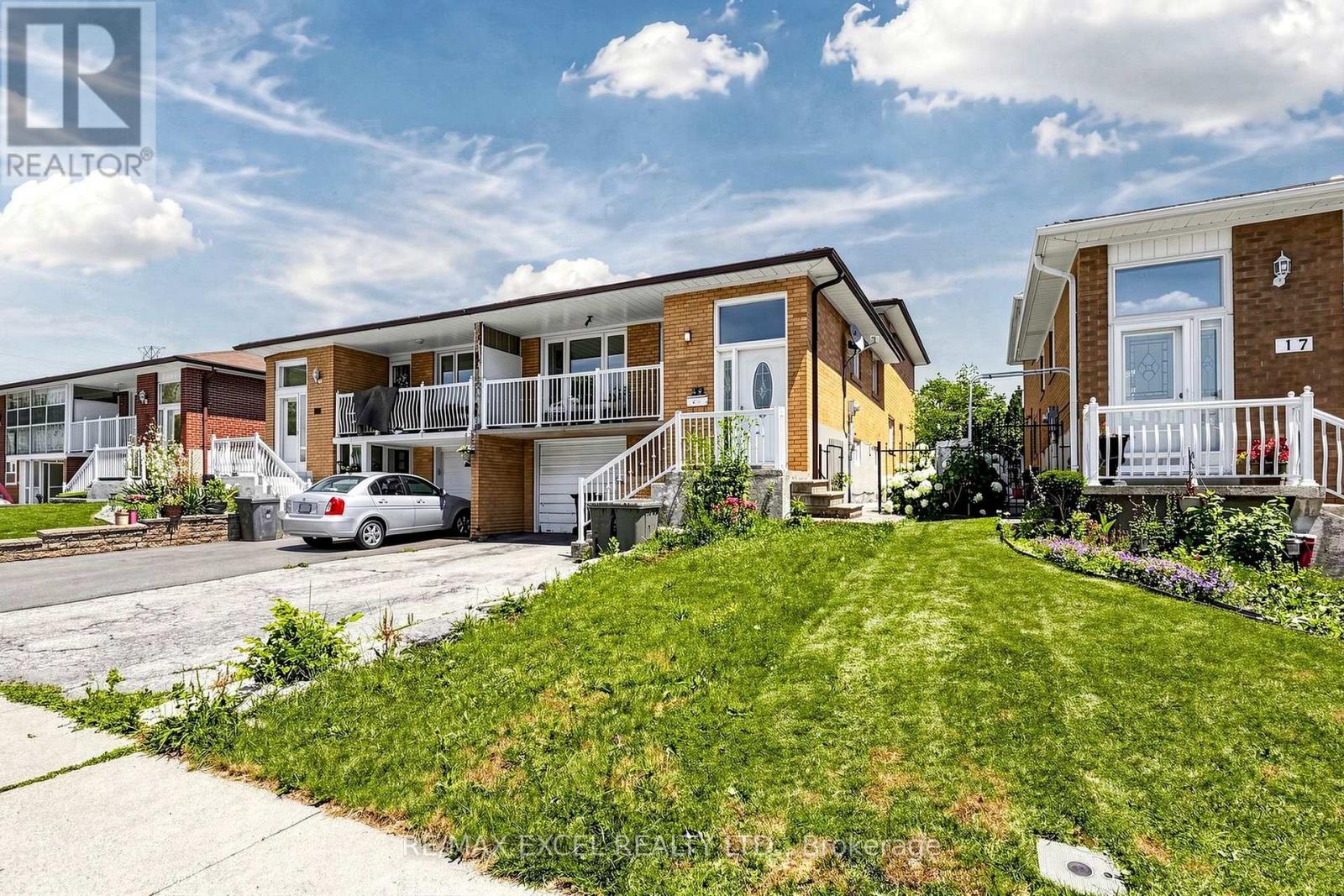 216 Shawnee Circle, Toronto, Ontario  M2H 2Y4 - Photo 2 - C13569824