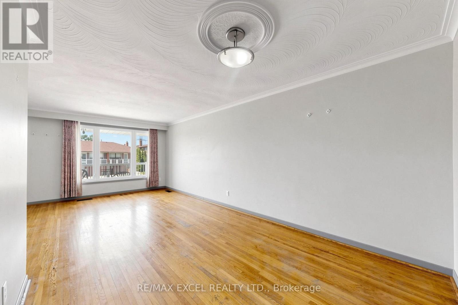 216 Shawnee Circle, Toronto, Ontario  M2H 2Y4 - Photo 7 - C13569824