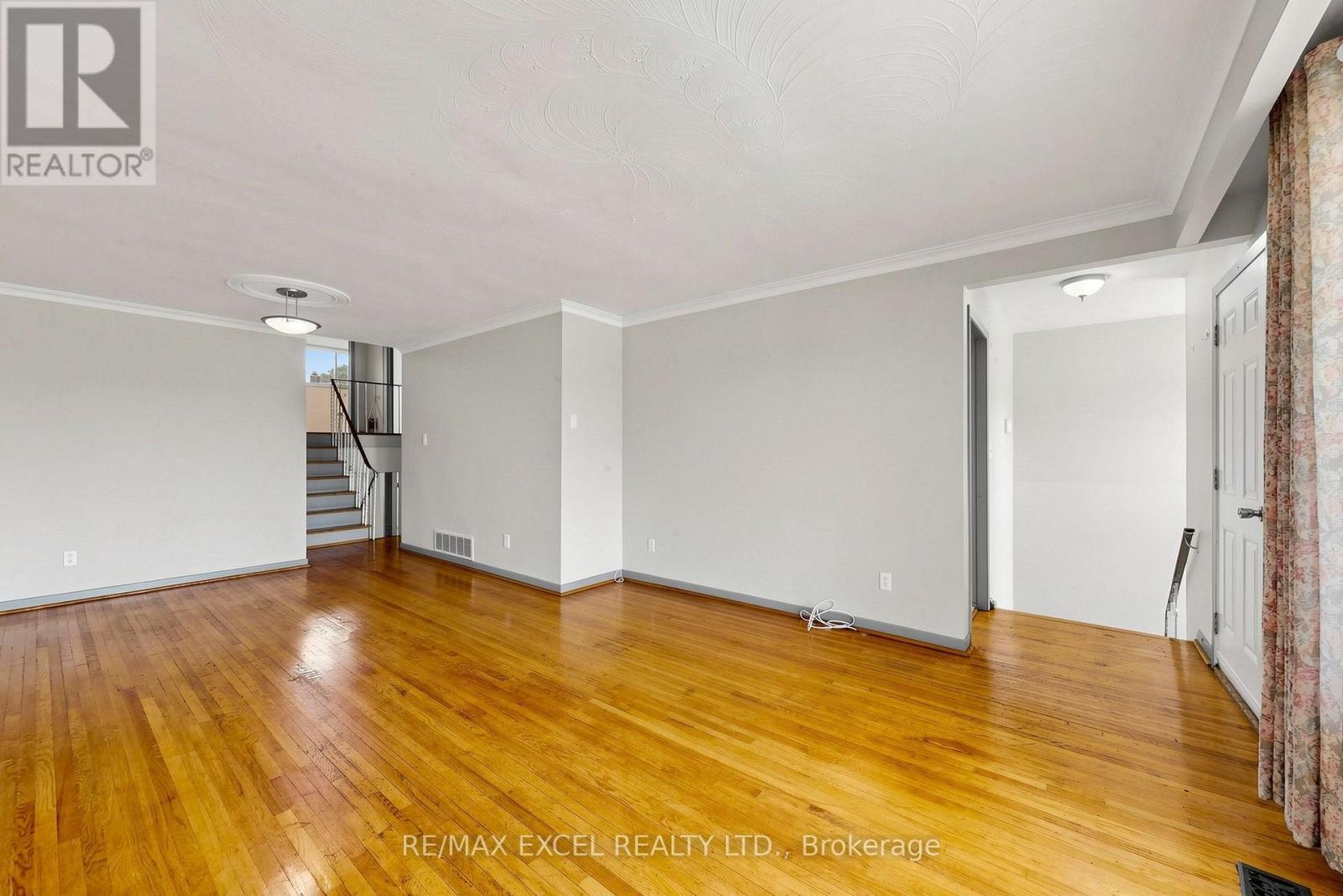 216 Shawnee Circle, Toronto, Ontario  M2H 2Y4 - Photo 8 - C13569824