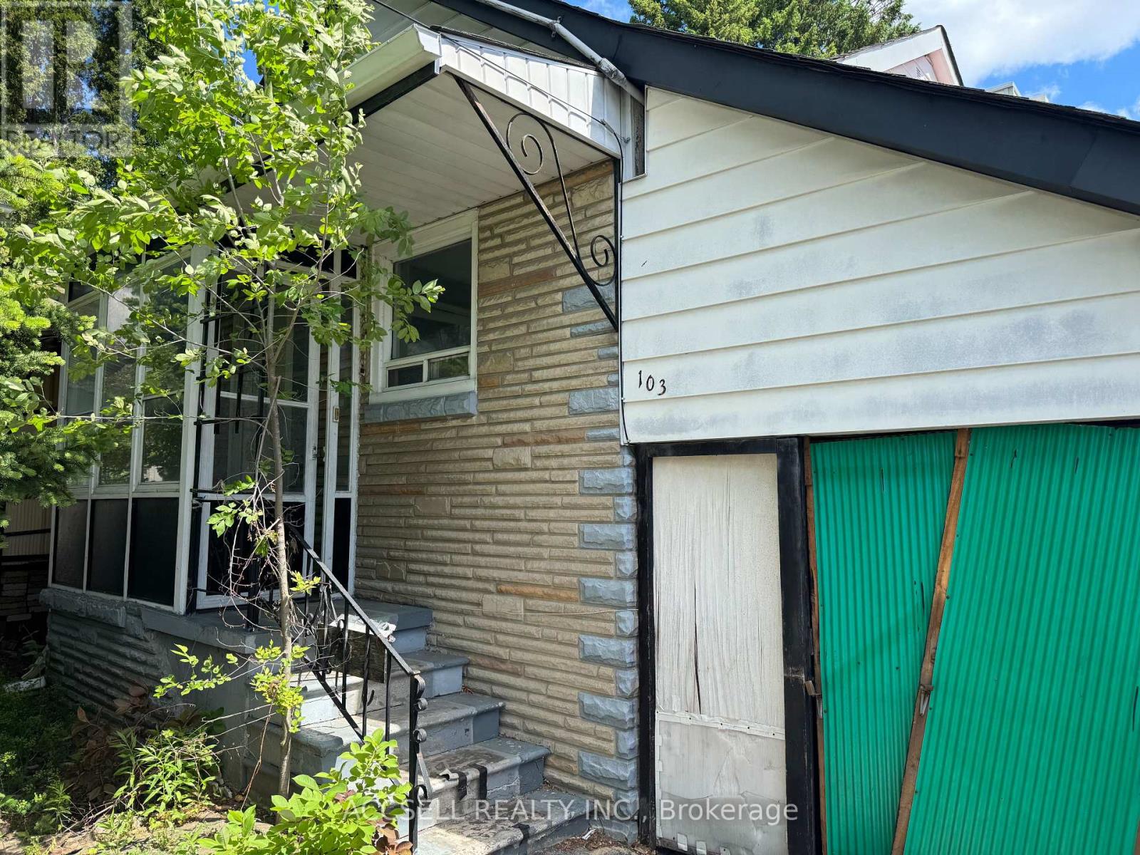Clairlea-Birchmount House for sale: 2 bedroom 700 sq.ft. (Listed 2026-08-04)