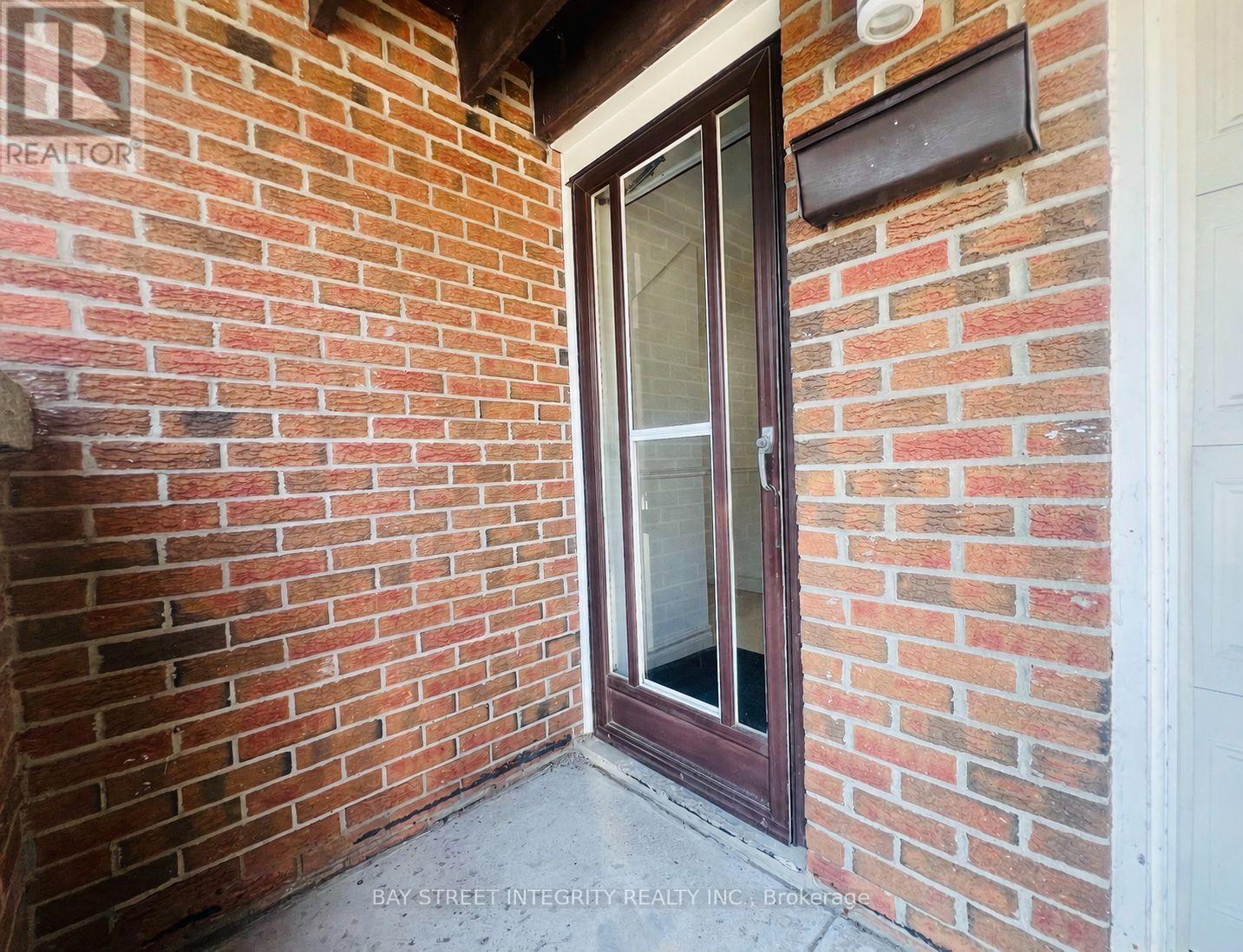 7 Snowhill Crescent, Toronto, Ontario  M1S 3T4 - Photo 3 - E13569908