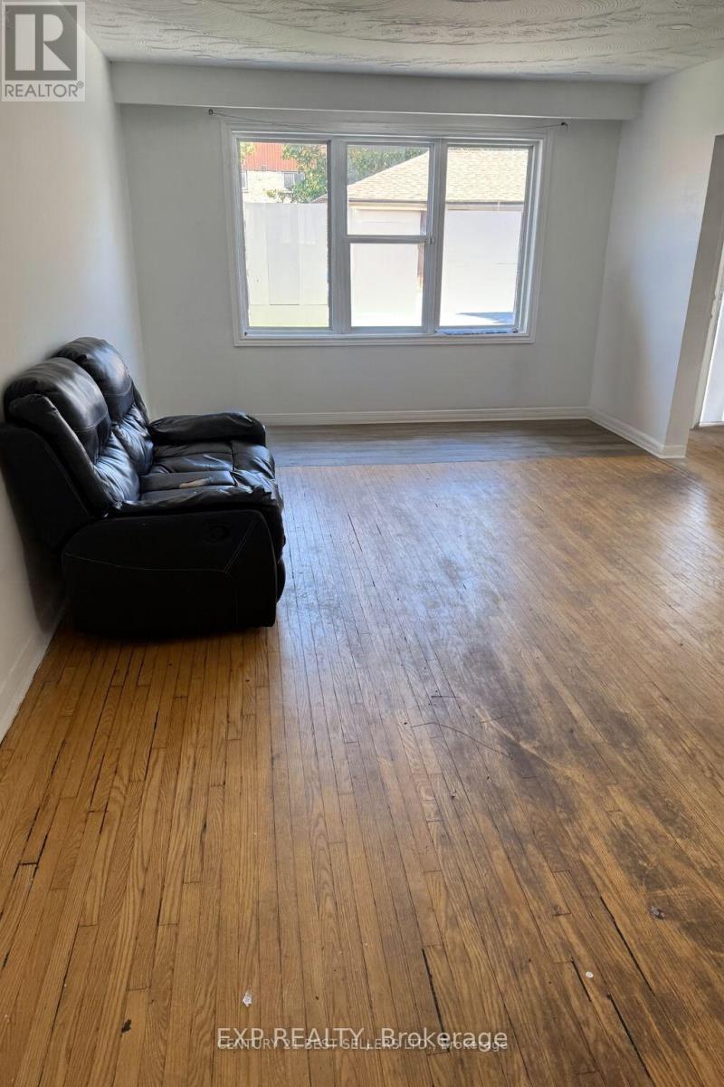 15a Rockwood Drive, Toronto, Ontario M1M 3M9 - Photo 2 - E13569928
