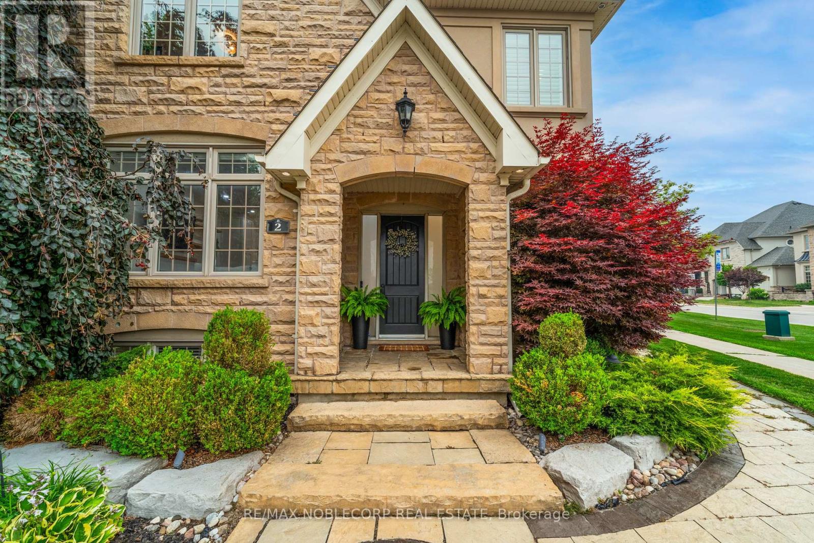 2 Glengordon Crescent, Markham, Ontario L6C 0K1 - Photo 2 - N13569878