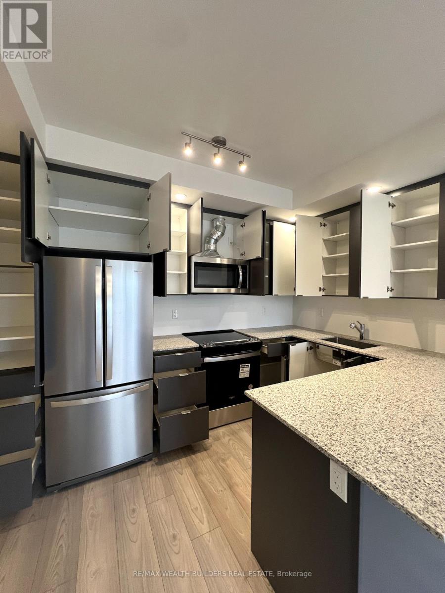 6 - 16 Lytham Green Circle, Newmarket, Ontario  L3Y 0H3 - Photo 3 - N13569956