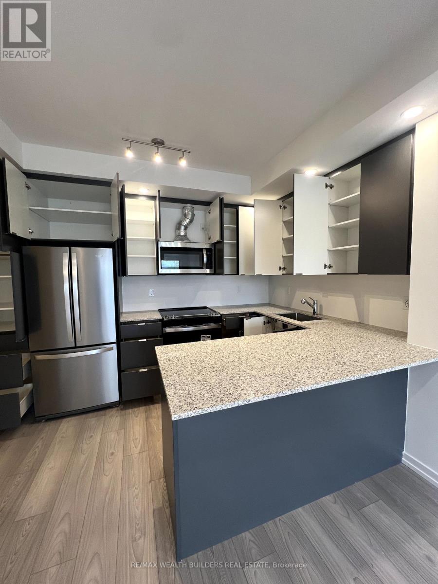 6 - 16 Lytham Green Circle, Newmarket, Ontario  L3Y 0H3 - Photo 4 - N13569956