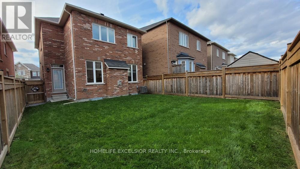 130 Major Crescent, Aurora, Ontario  L4G 0X5 - Photo 2 - N13569960