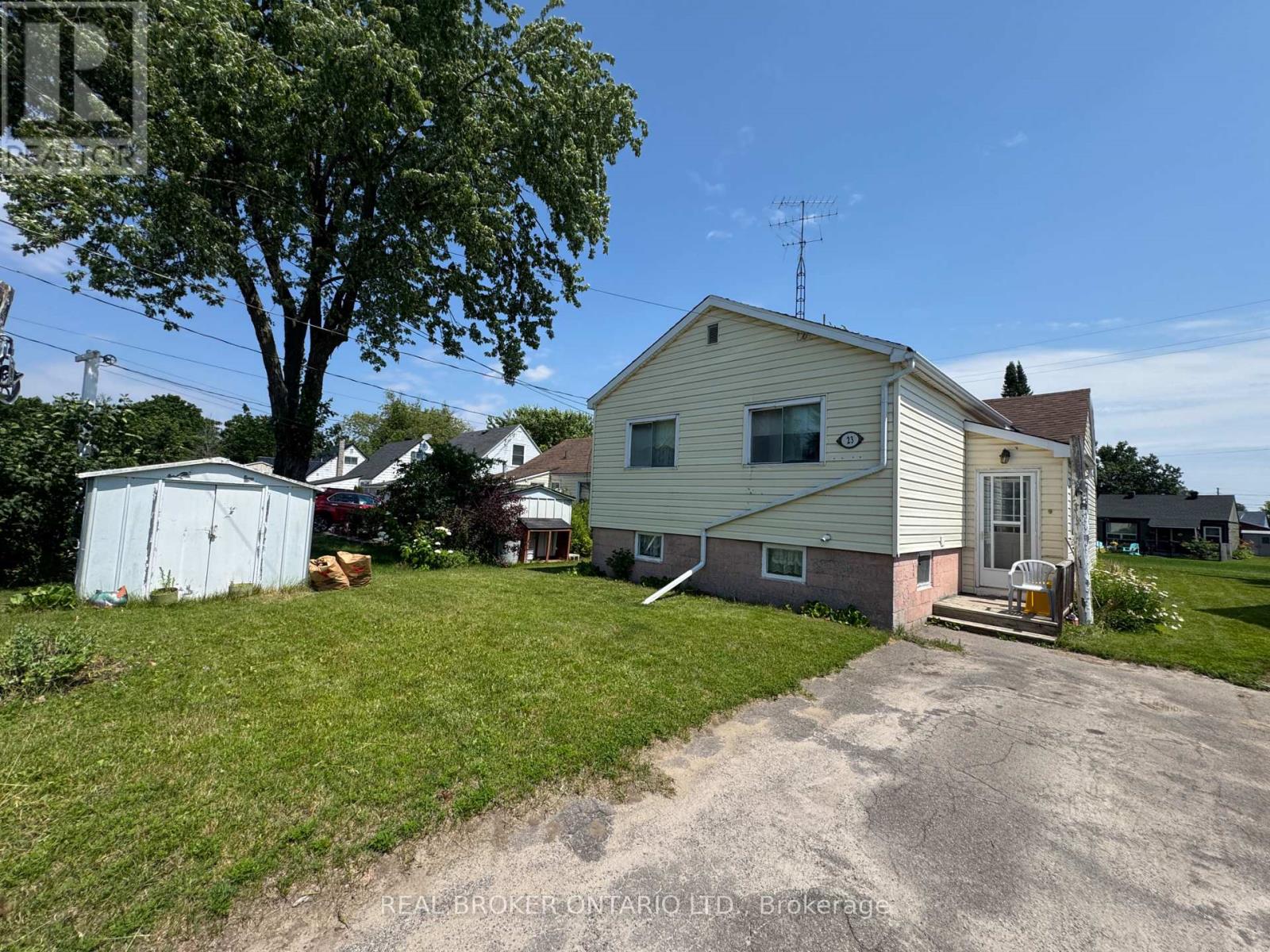 23 Churchill Crescent, Smiths Falls, Ontario  K7A 3H3 - Photo 2 - X13560994