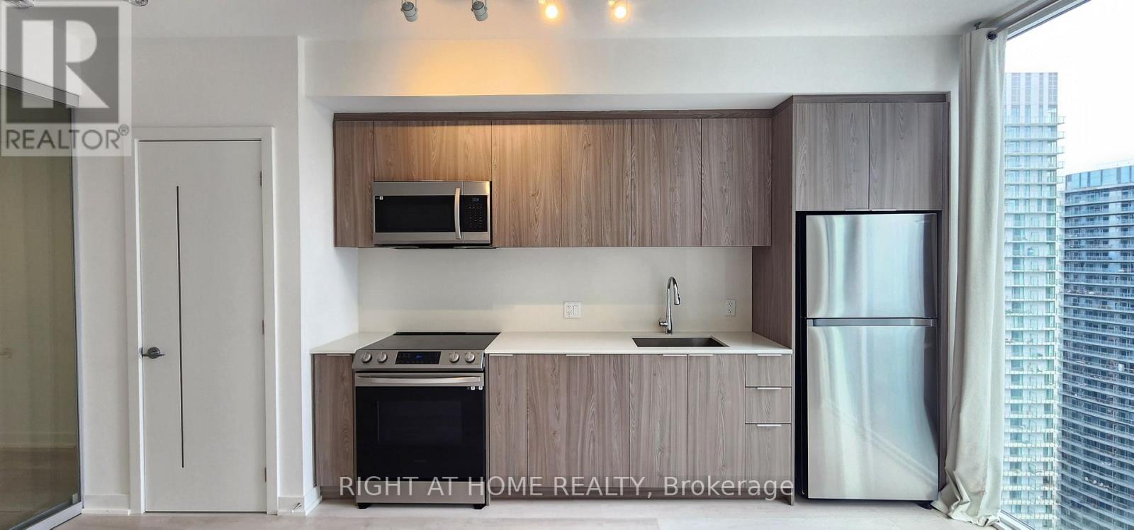 3806 - 357 King St. West Street, Toronto, Ontario  M5V 1K2 - Photo 1 - C13569994