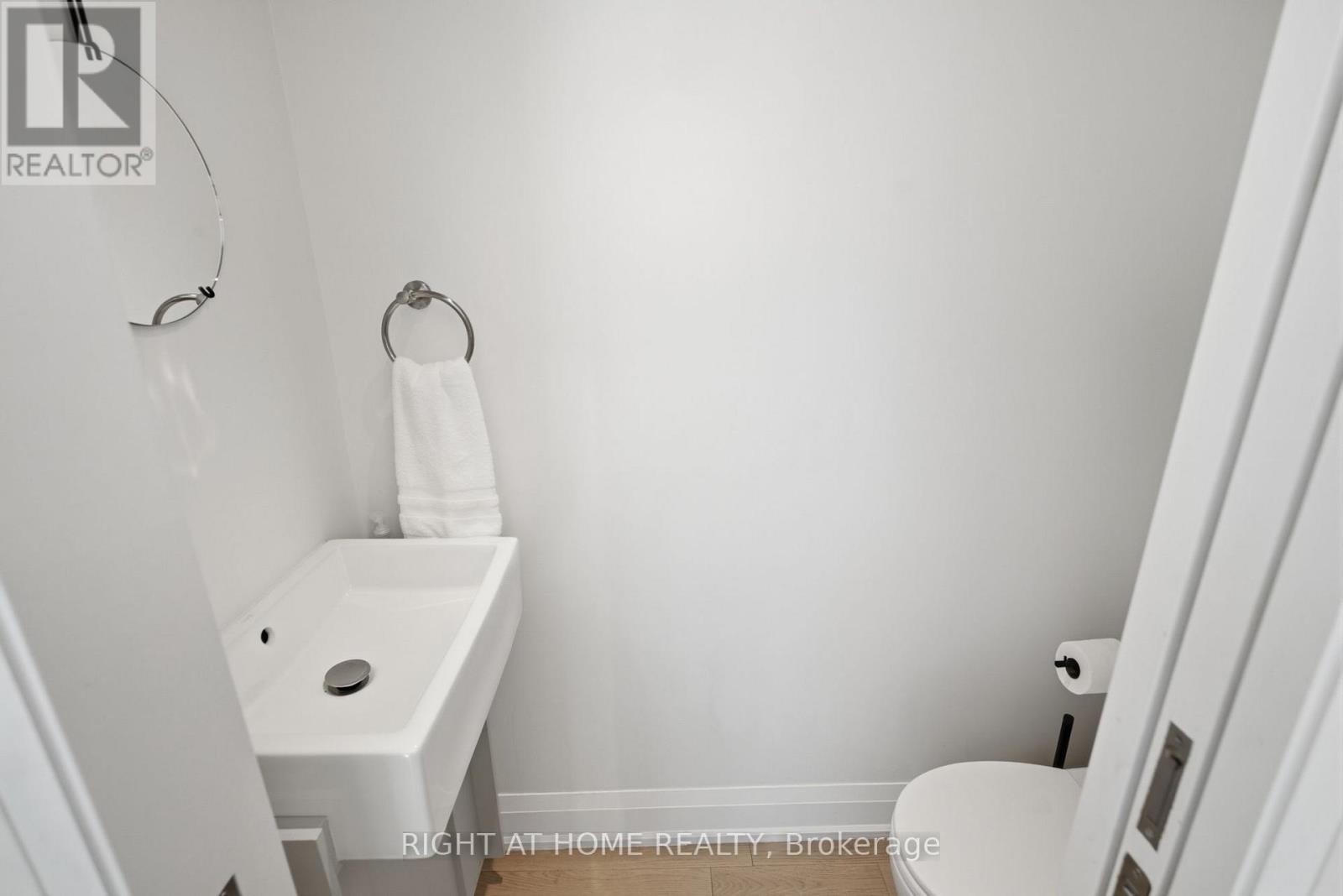 7 Hector Avenue, Toronto, Ontario  M6G 3G2 - Photo 15 - C13570050
