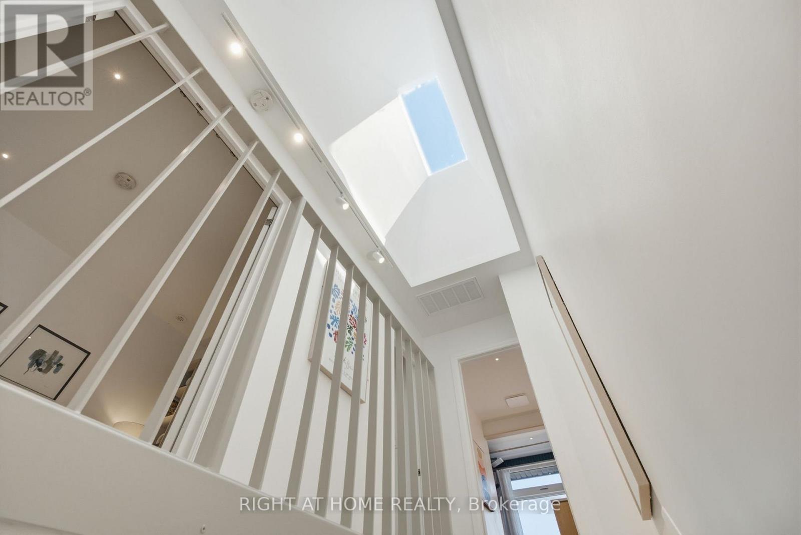 7 Hector Avenue, Toronto, Ontario  M6G 3G2 - Photo 16 - C13570050