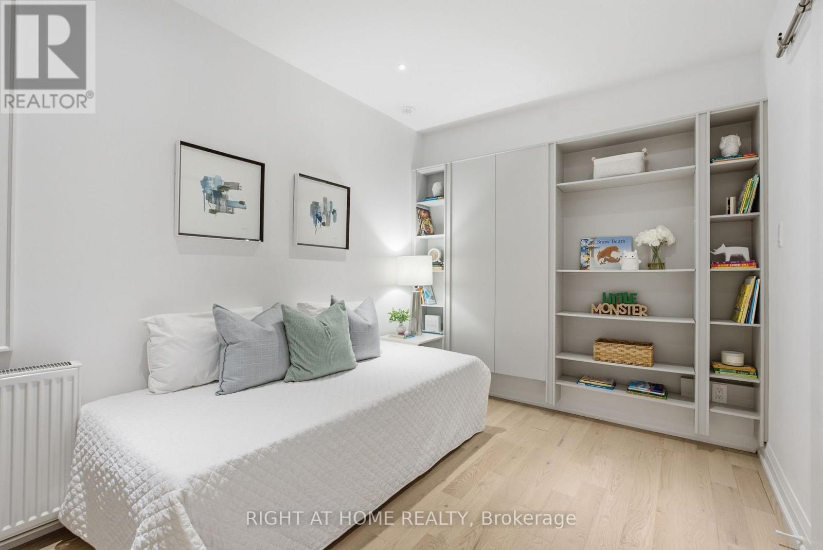 7 Hector Avenue, Toronto, Ontario  M6G 3G2 - Photo 22 - C13570050