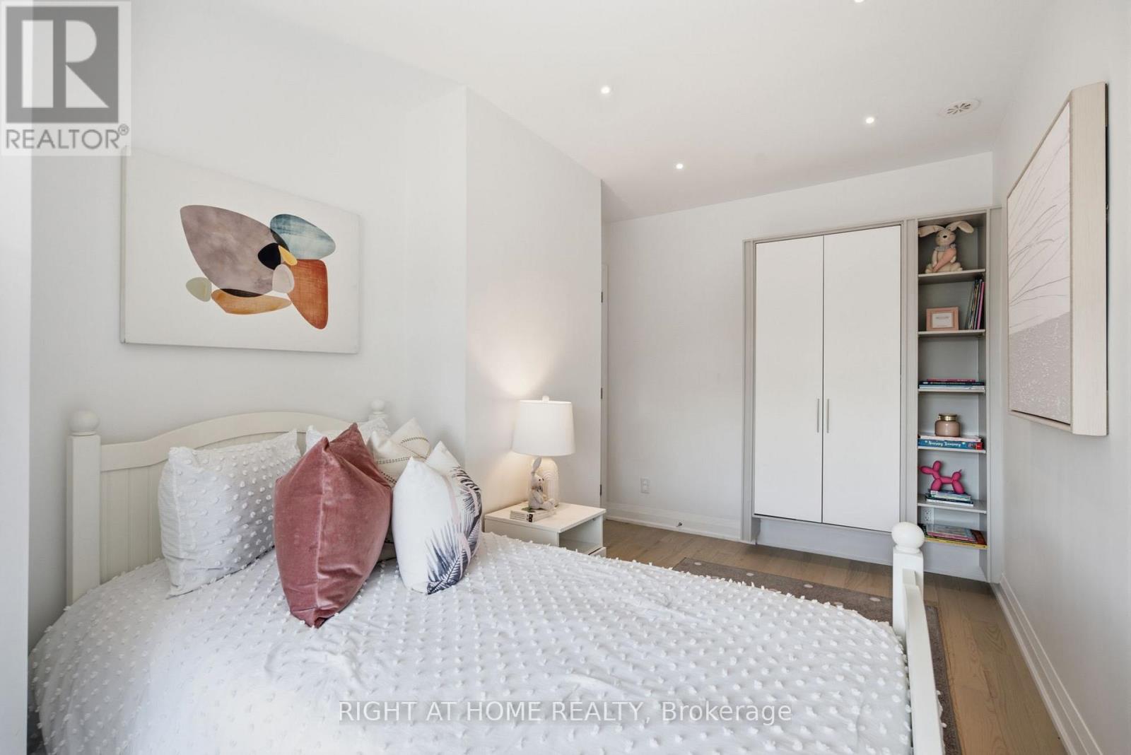 7 Hector Avenue, Toronto, Ontario  M6G 3G2 - Photo 24 - C13570050