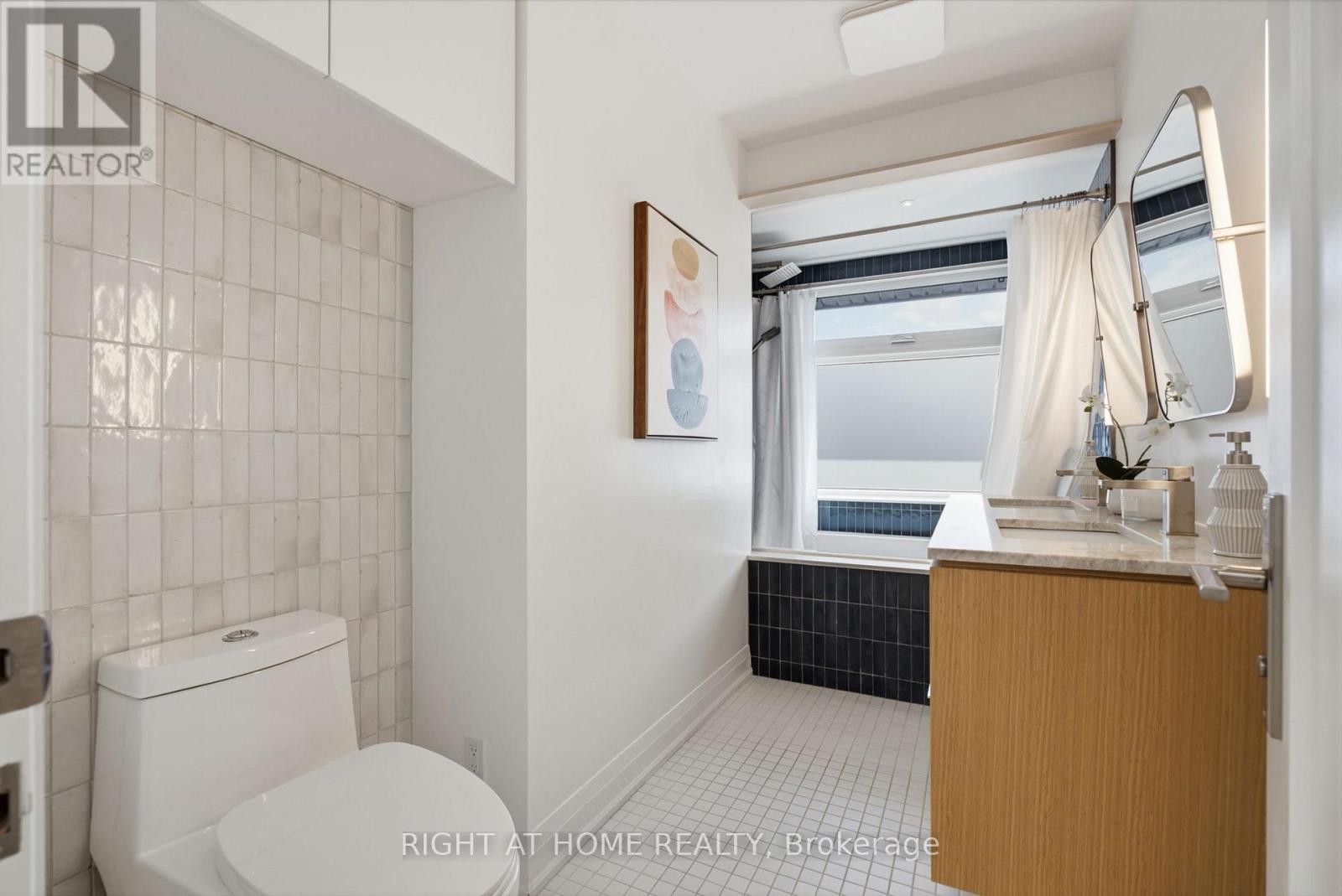 7 Hector Avenue, Toronto, Ontario  M6G 3G2 - Photo 25 - C13570050