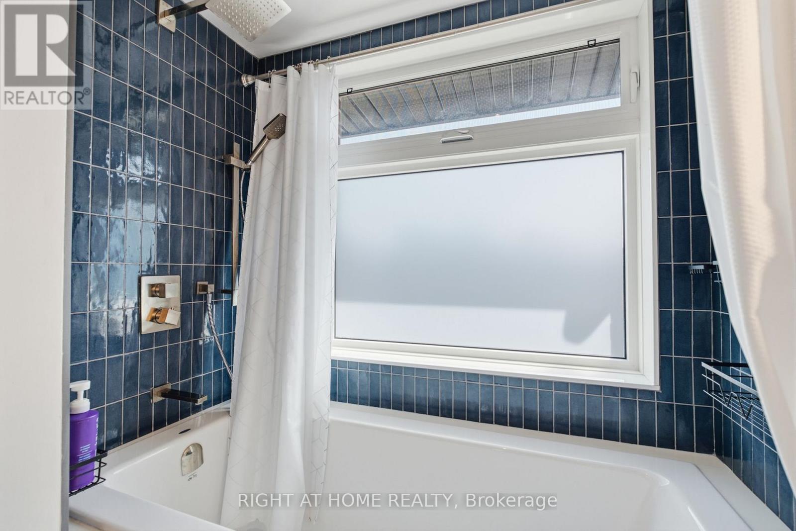 7 Hector Avenue, Toronto, Ontario  M6G 3G2 - Photo 26 - C13570050