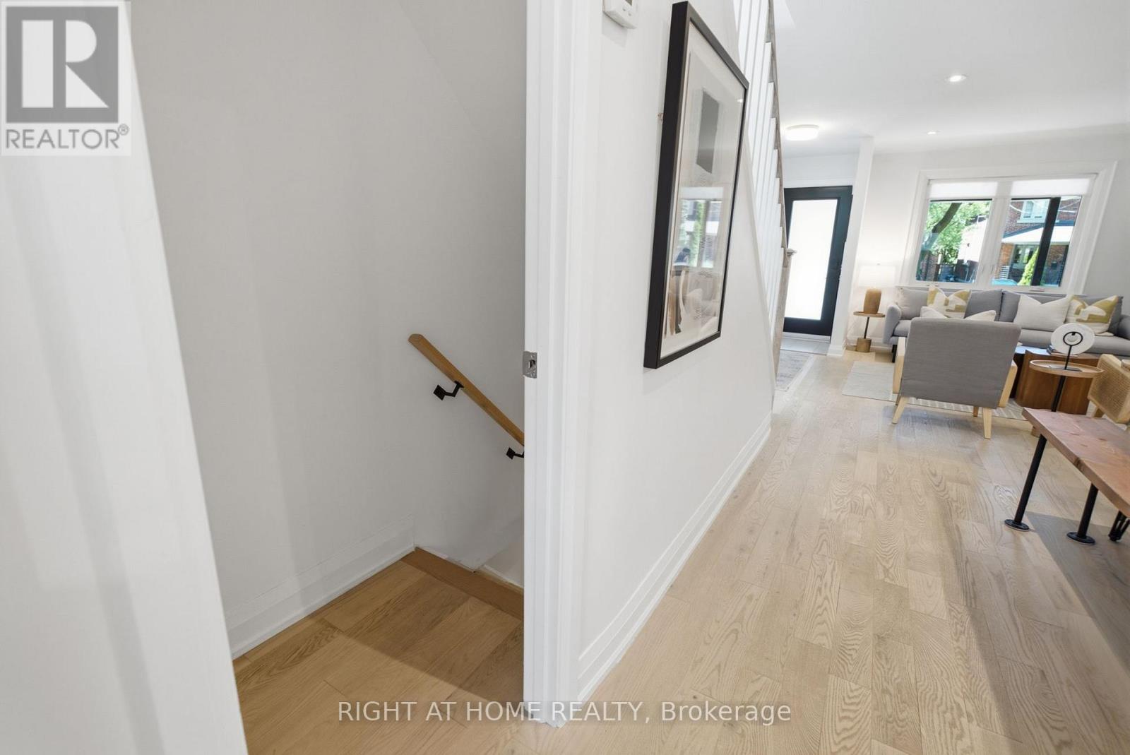 7 Hector Avenue, Toronto, Ontario  M6G 3G2 - Photo 27 - C13570050