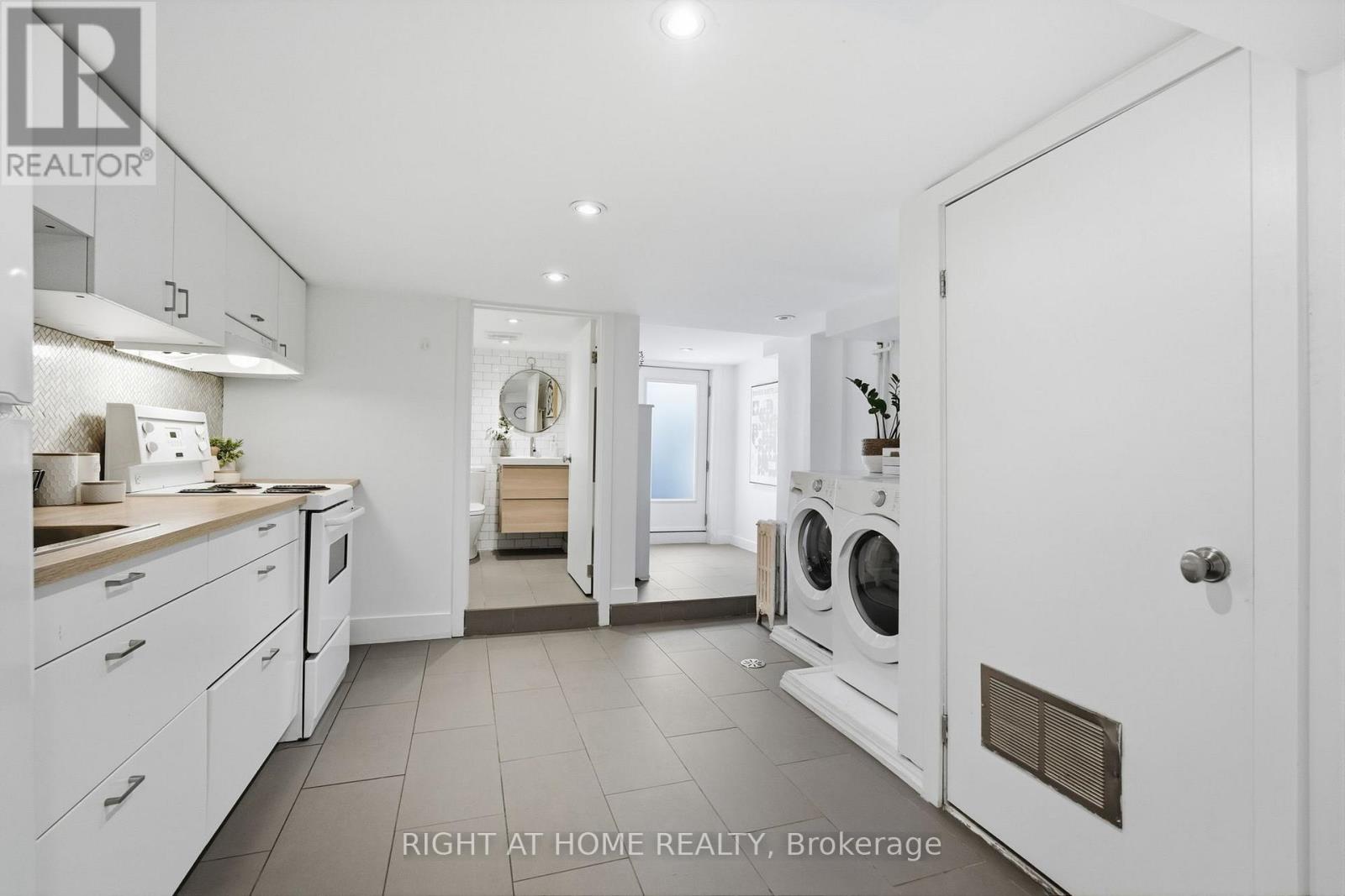 7 Hector Avenue, Toronto, Ontario  M6G 3G2 - Photo 31 - C13570050
