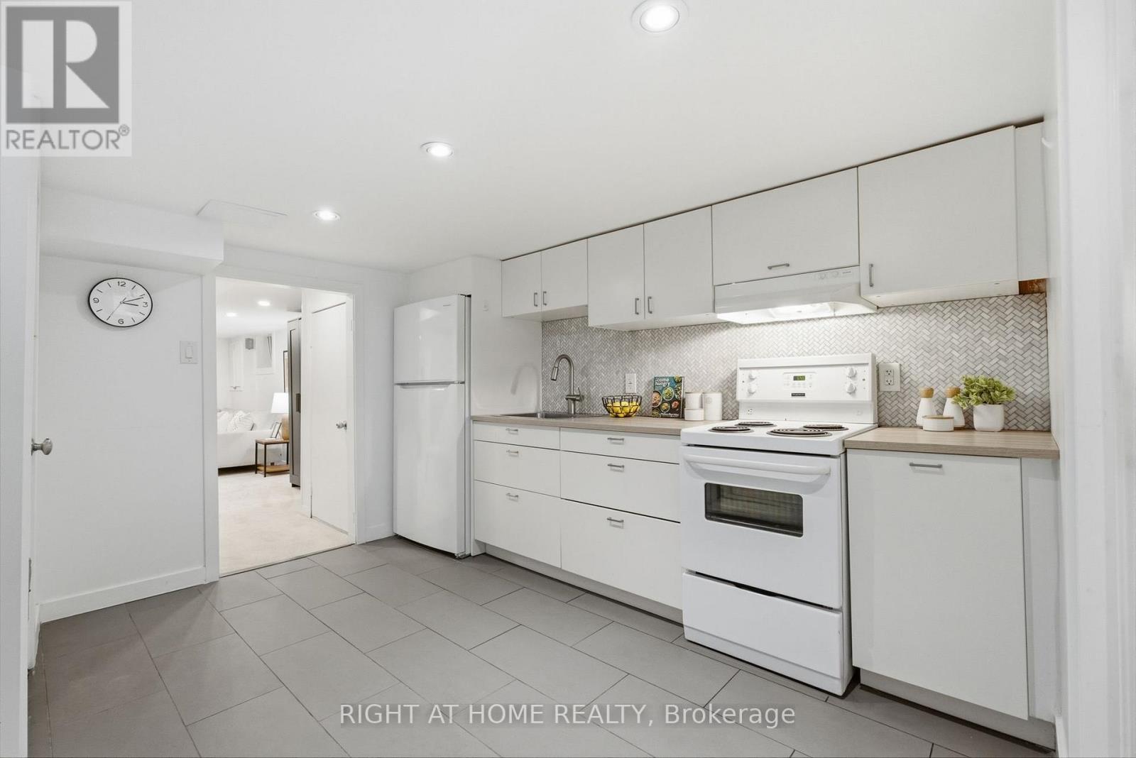 7 Hector Avenue, Toronto, Ontario  M6G 3G2 - Photo 32 - C13570050