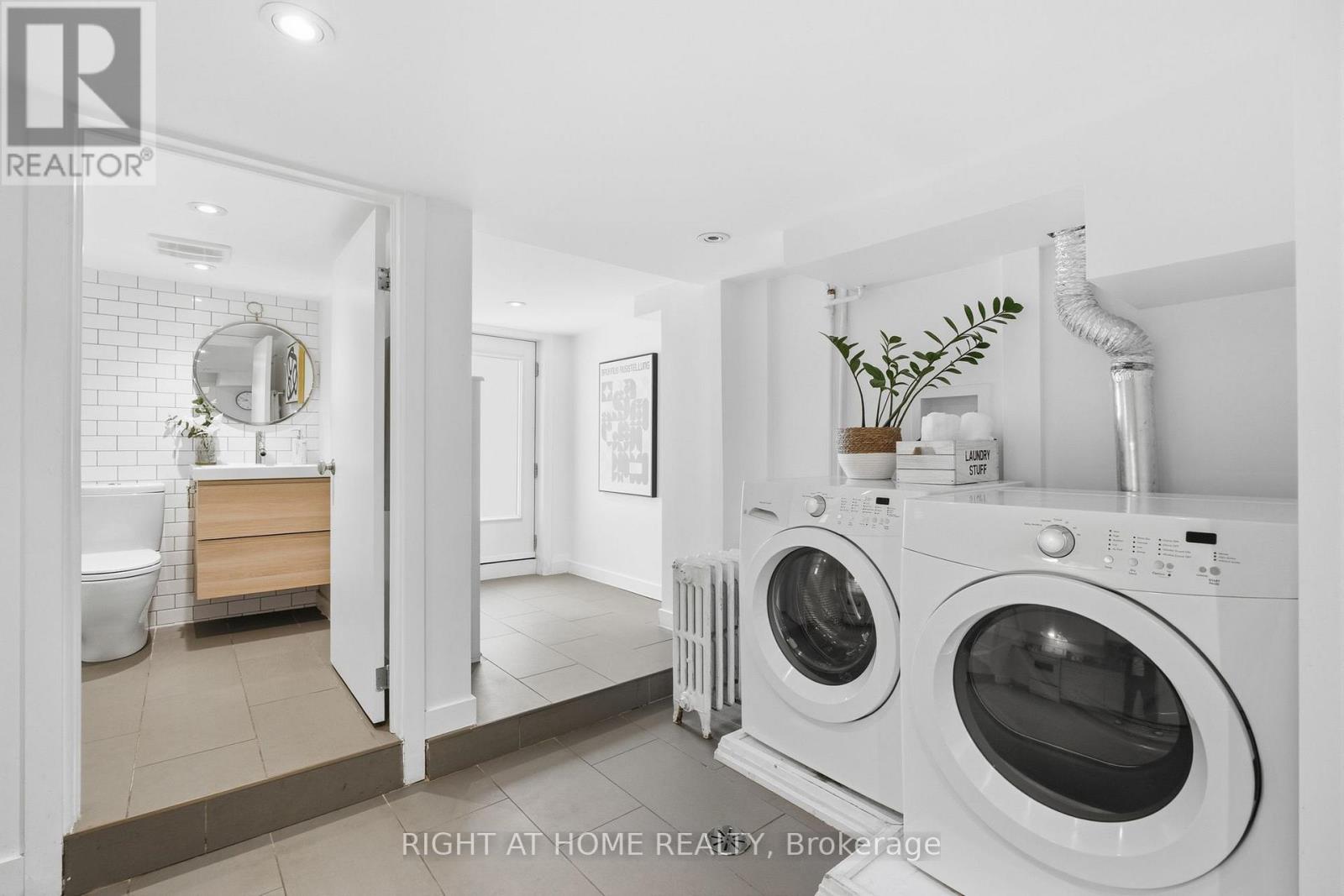 7 Hector Avenue, Toronto, Ontario  M6G 3G2 - Photo 33 - C13570050