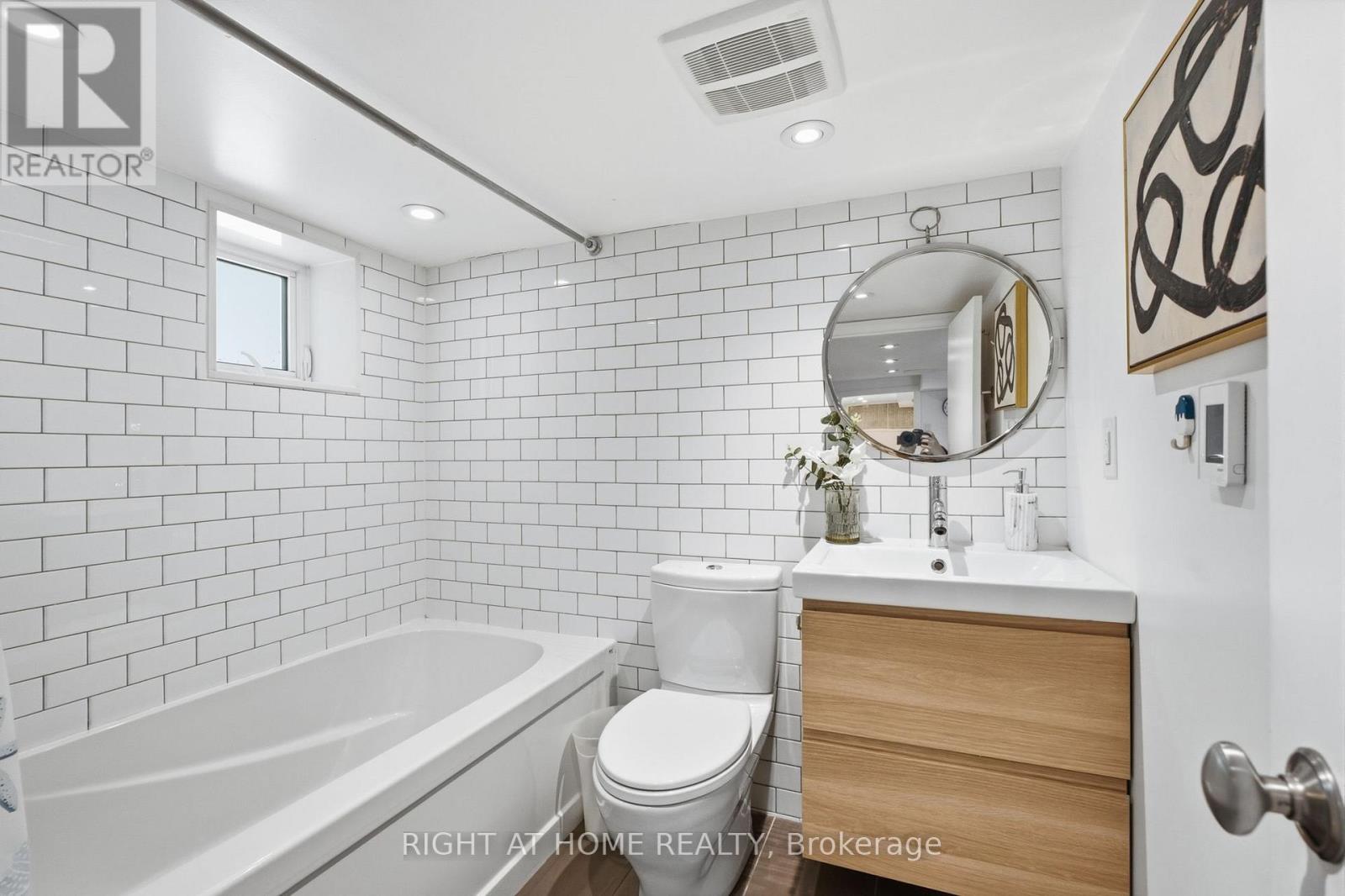 7 Hector Avenue, Toronto, Ontario  M6G 3G2 - Photo 34 - C13570050