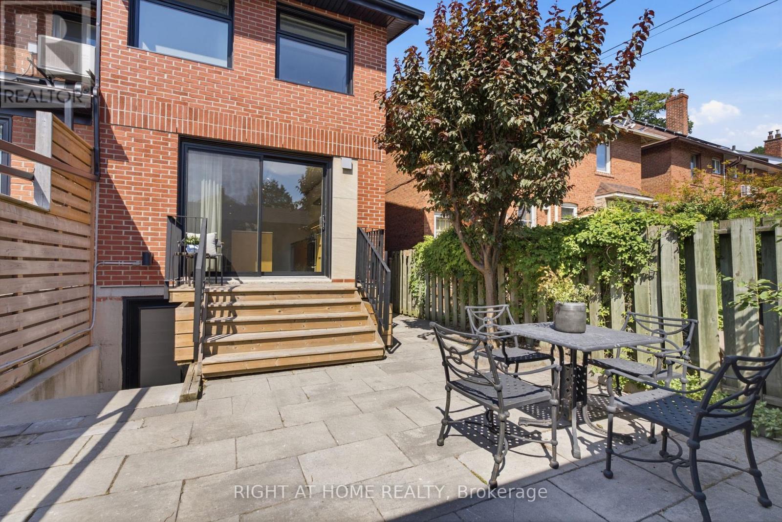 7 Hector Avenue, Toronto, Ontario  M6G 3G2 - Photo 38 - C13570050