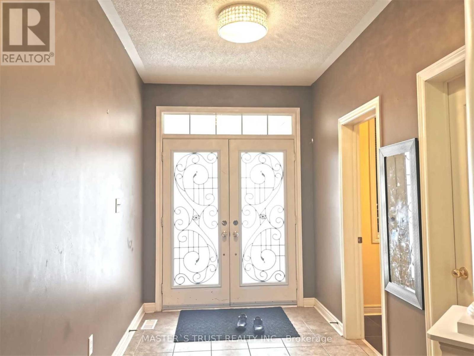 213 River Ridge Boulevard, Aurora, Ontario L4G 7T7 - Photo 2 - N13570090
